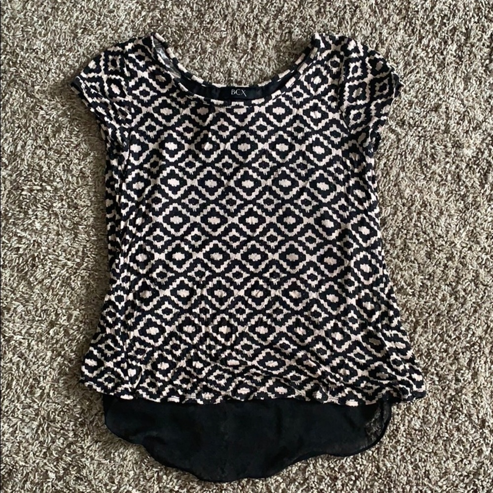 Patterned top w/ bow and sheer fabric in back